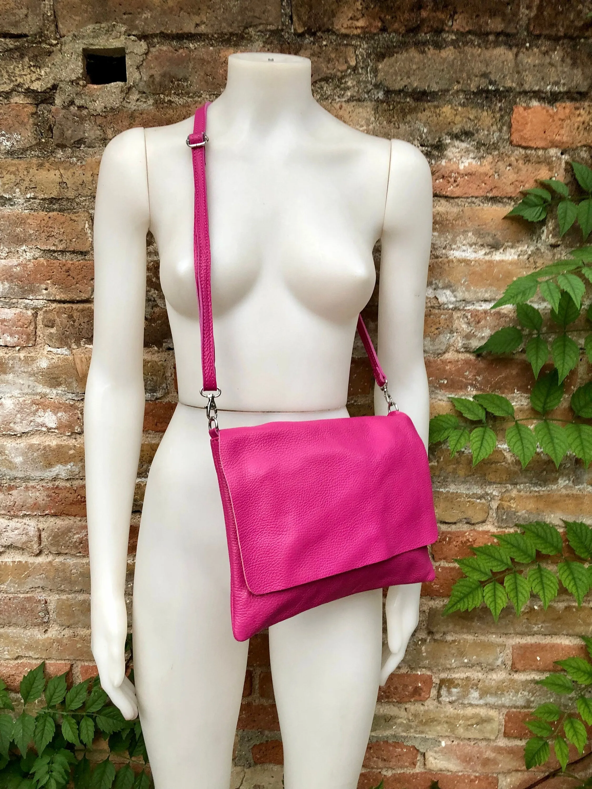 Crossbody leather bag in fuchsia PINK. Genuine soft leather. Hot pink crossover, messenger bag. Zipper   adjustable strap. Hot pink purse