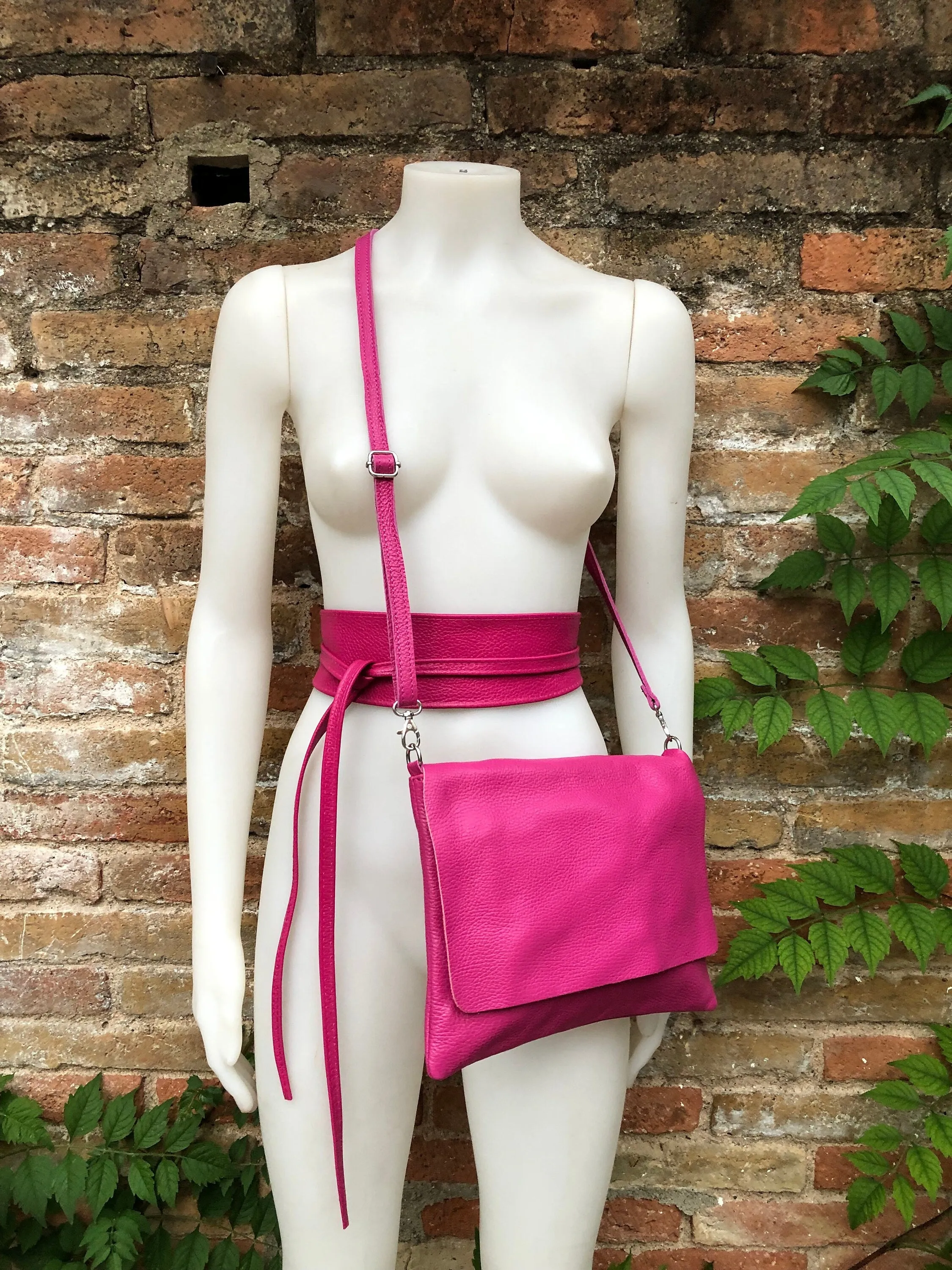 Crossbody leather bag in fuchsia PINK. Genuine soft leather. Hot pink crossover, messenger bag. Zipper   adjustable strap. Hot pink purse