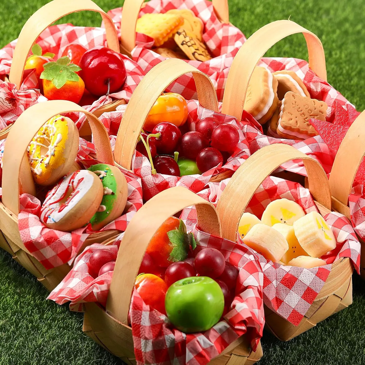 Geelin 12 Pcs Mini Woven Baskets with Handles 20 Sheets Paper Napkins Wood Chip Mini Flower Fruit Picnic Baskets Chip Bucket for Wedding Party Gifts Farmhouse Decoration(Red,Plaid)